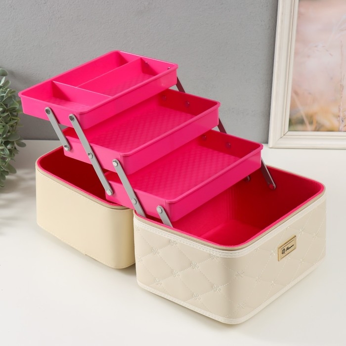 Шкатулка кожзам для косметики  Шкатулка кожзам для косметики "Ромбы и цветы. Этажи" молочная 24,5х20,5х27 см