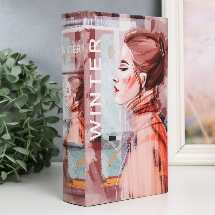 Сейф-книга дерево кожзам  Сейф-книга дерево кожзам "Девушка - зима" 21х13х5 см