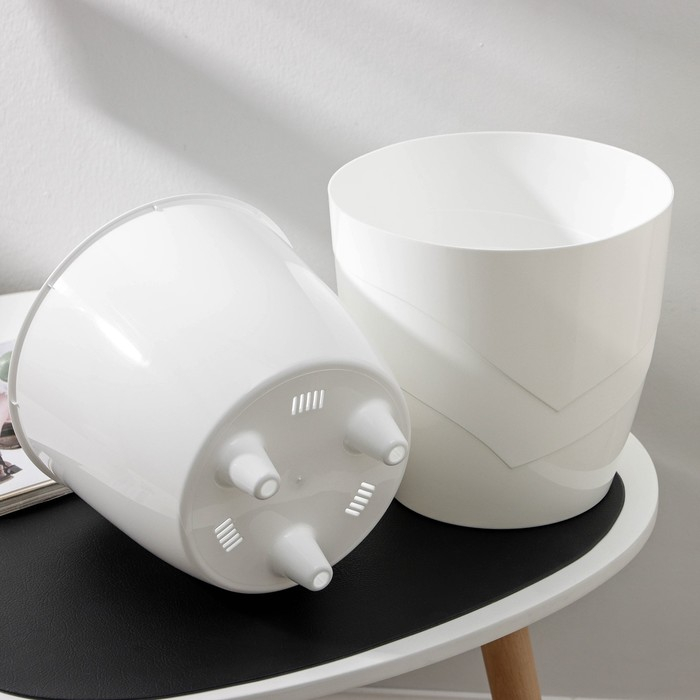 Кашпо для цветов со вставкой «Грация», 4,5 л, цвет белый Кашпо для цветов со вставкой «Грация», 4,5 л, цвет белый