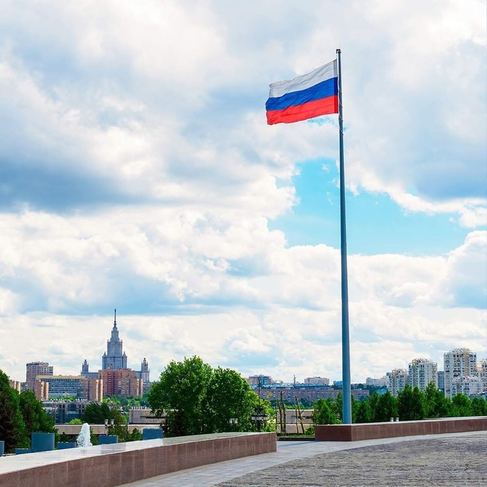 Уличный флагшток с флагом, 7.5 м, d-5 см, флаг 90 х 150 см Уличный флагшток с флагом, 7.5 м, d-5 см, флаг 90 х 150 см