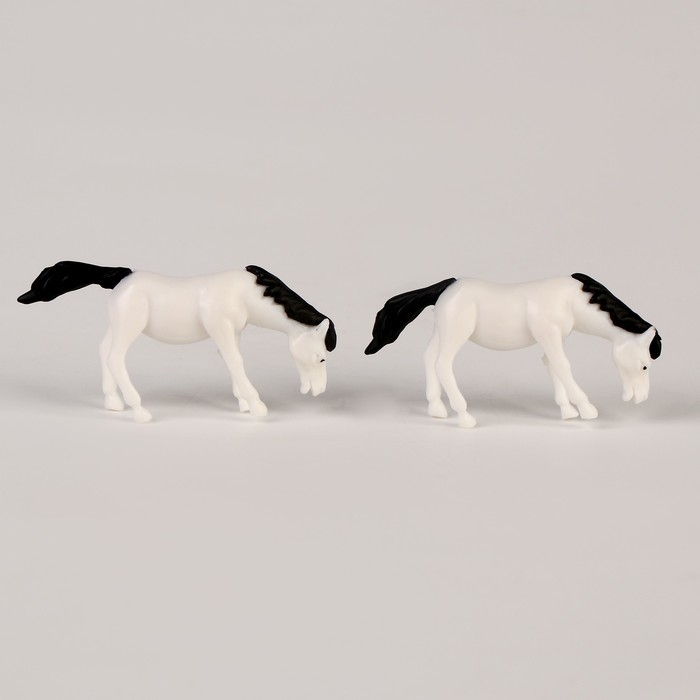 Миниатюра кукольная «Лошадка», набор 2 шт., размер 1 шт. — 4,5 × 2,5 × 1 см, цвет белый