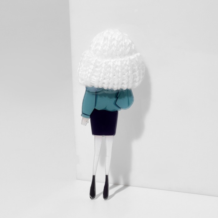 Брошь «Девочка» в свитшоте, цветная в серебре Брошь «Девочка» в свитшоте, цветная в серебре