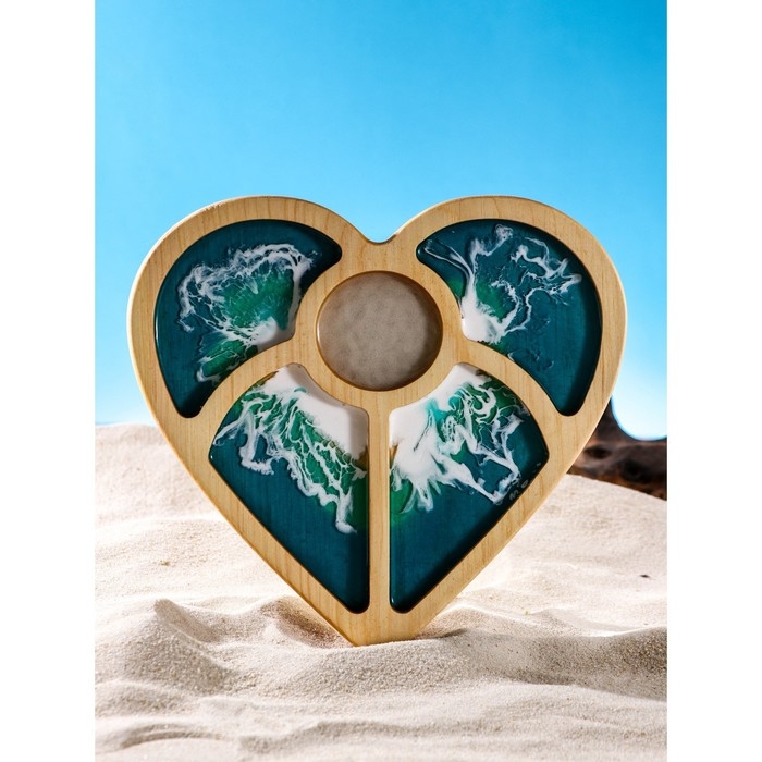 Менажница авторская с эпоксидной пищевой смолой «Сердце» Adelica, 25×27 см, цельный кедр, рисунок МИКС Менажница авторская с эпоксидной пищевой смолой «Сердце» Adelica, 25×27 см, цельный кедр, рисунок МИКС