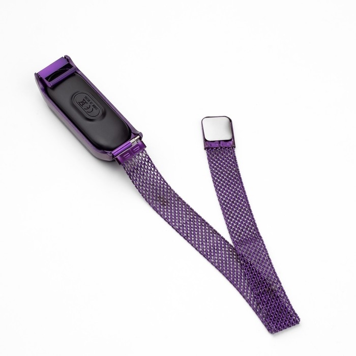 Часы наручные электронные с металлическим ремешком Часы наручные электронные с металлическим ремешком