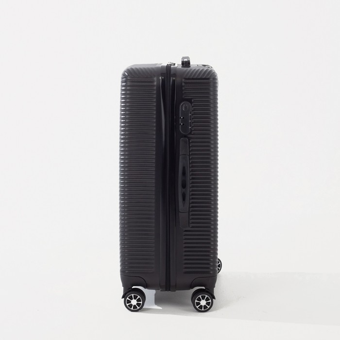 Чемодан средний 60 л (M), «Фабрика КАРТЕКС», отдел на молнии, кодовый замок, 4 колеса, цвет чёрный Чемодан средний 60 л (M), «Фабрика КАРТЕКС», отдел на молнии, кодовый замок, 4 колеса, цвет чёрный