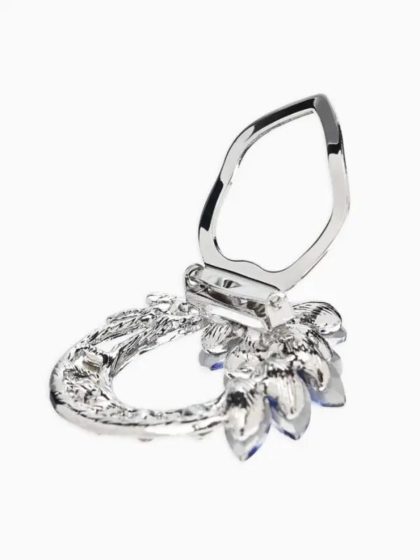 Зажим для платка &laquo;Цветок&raquo;, бело-синий в сером металле