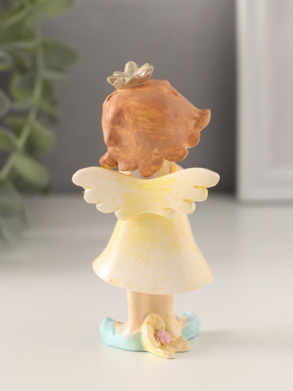 Сувенир полистоун "Принцесса-ангел в жёлтом платье с улиткой в руках" 7х4х10 см
