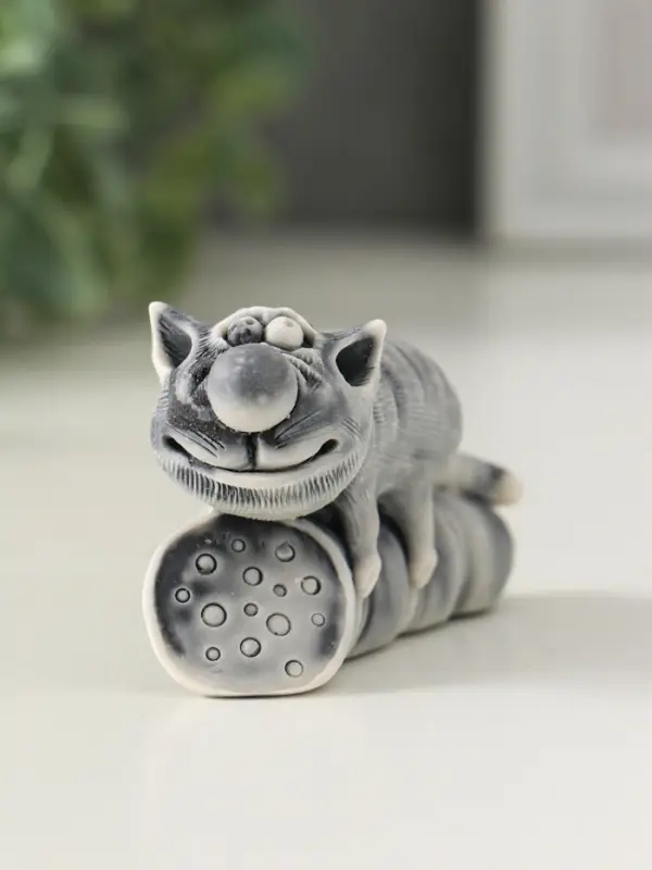 Сувенир Сувенир "Кот лежит на колбасе" 4,2 см