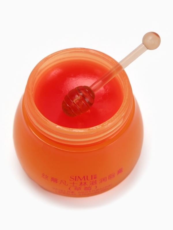 Увлажняющий бальзам для губ с клубникой Увлажняющий бальзам для губ с клубникой