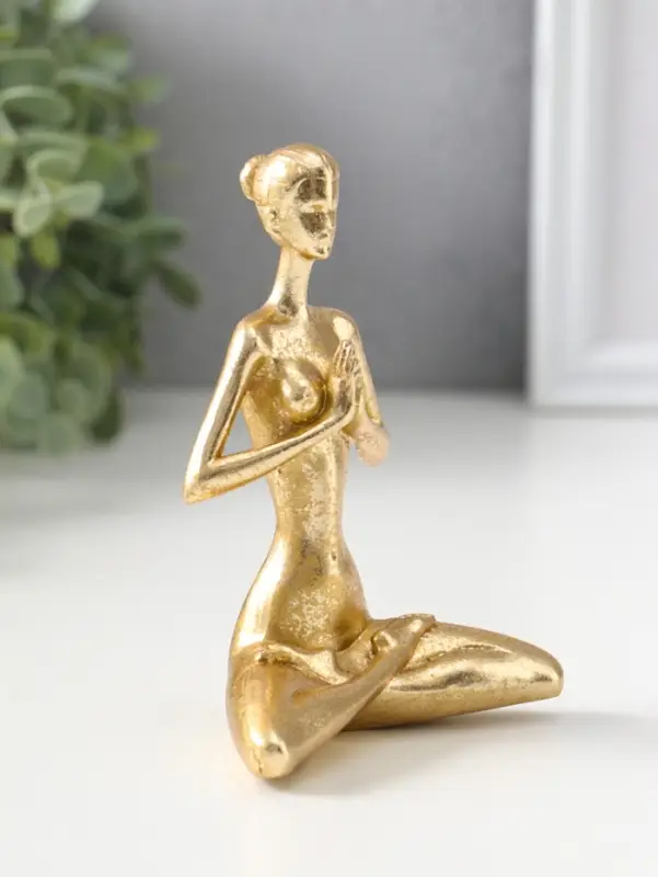 Сувенир полистоун "Обнажённая девушка - медитация" золото 4,5х9,2х12,5 см