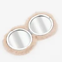 Зеркало складное круг (2) с/увел МЕХ d8см искусств мех/пластик бежевый пакет QF Зеркало складное круг (2) с/увел МЕХ d8см искусств мех/пластик бежевый пакет QF