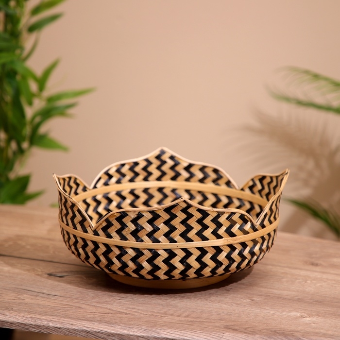 Вазочка плетёная, из бамбука 30х30х12 см Вазочка плетёная, из бамбука 30х30х12 см