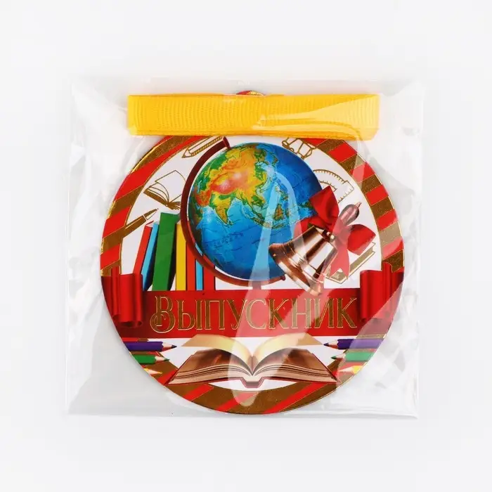 Медаль на магните на выпускной «Выпускник», 8.5×9 см Медаль на магните на выпускной «Выпускник», 8.5×9 см
