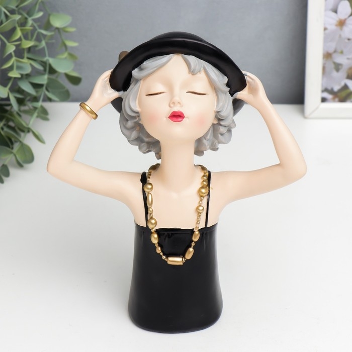 Сувенир полистоун Сувенир полистоун "Девочка в чёрном платье и шляпке, с бусами" 23х9,5х18,5 см