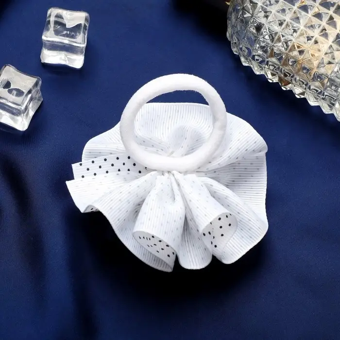 Резинка для волос бант «Школьница», мелкий горошек и бусинки, d=7.5 см, бело-синяя