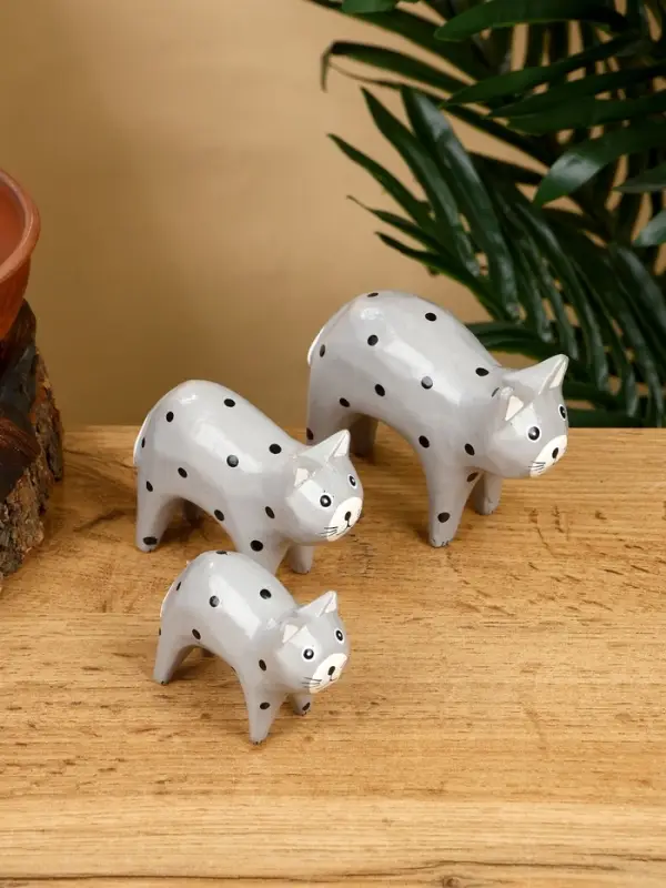 Набор сувенирный «Кошки», h=9 см, h=8 см, h=6.5 см, дерево, серый