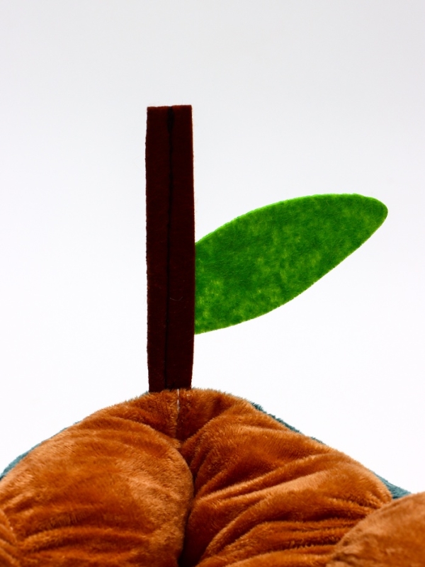 Лежанка для животных  Лежанка для животных "Груша", 40*40 см, бежевая