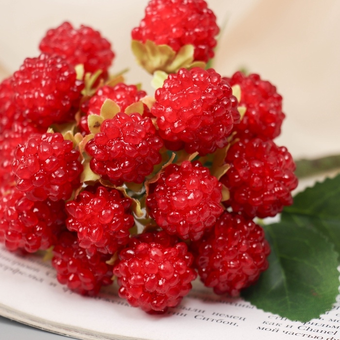 Цветы искусственные Цветы искусственные "Земляники пучок" d-2 см 29 см, красный