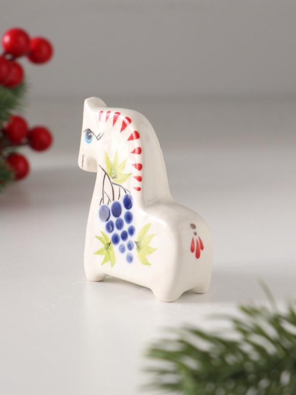 Статуэтка фарфоровая Статуэтка фарфоровая "Конь Виноград", 7 см