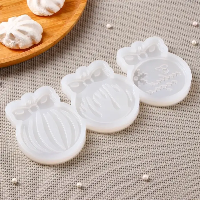 Молд для заливки новогодний &laquo;Ёлочные игрушки&raquo;, 3 ячейки, силикон, прозрачная