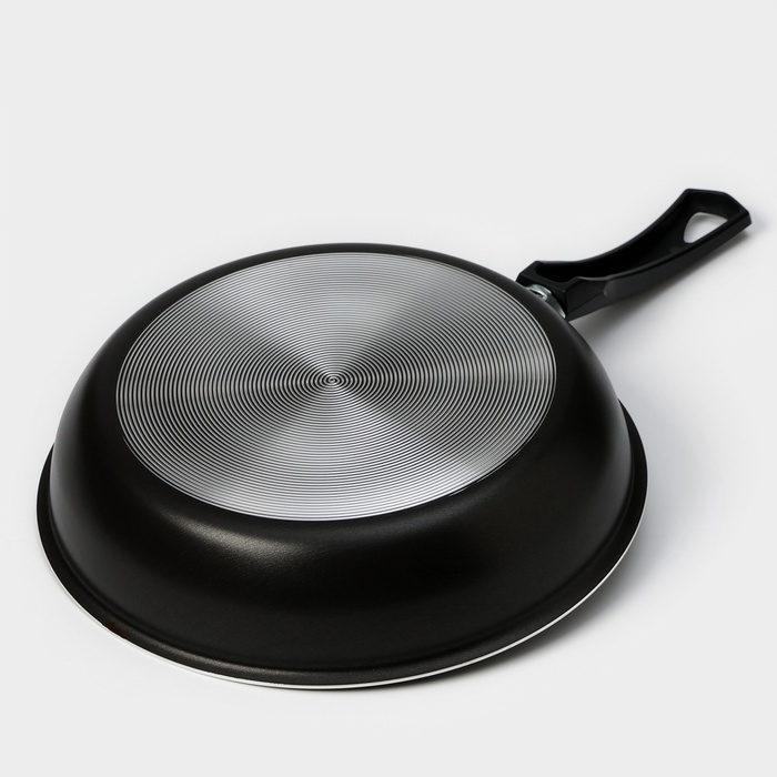 Сковорода «Классика атлас», d=24 см, пластиковая ручка, стеклянная крышка, антипригарное покрытие, цвет чёрный Сковорода «Классика атлас», d=24 см, пластиковая ручка, стеклянная крышка, антипригарное покрытие, цвет чёрный