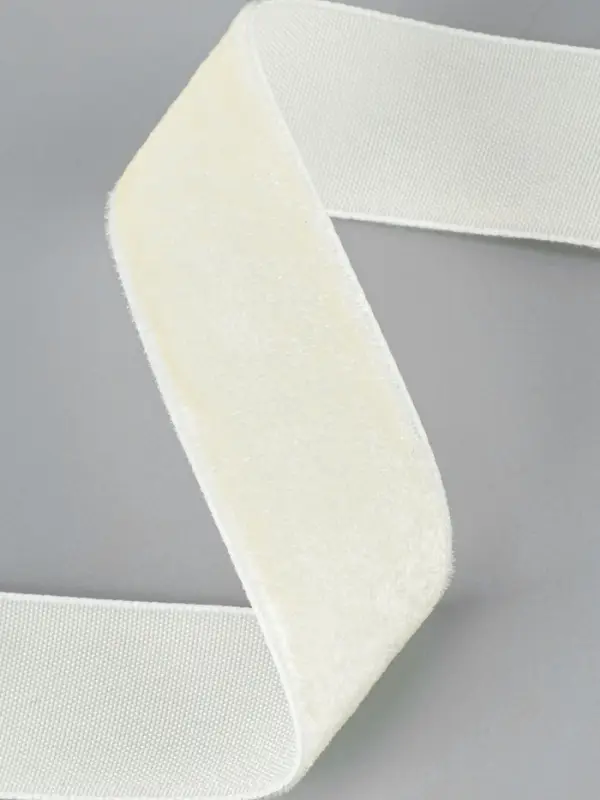 Лента бархатная, 20 мм, 18&plusmn;1 м, молочная №04