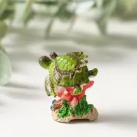 Сувенир полистоун "Черепашки в кораллах" 3х3,4х3 см