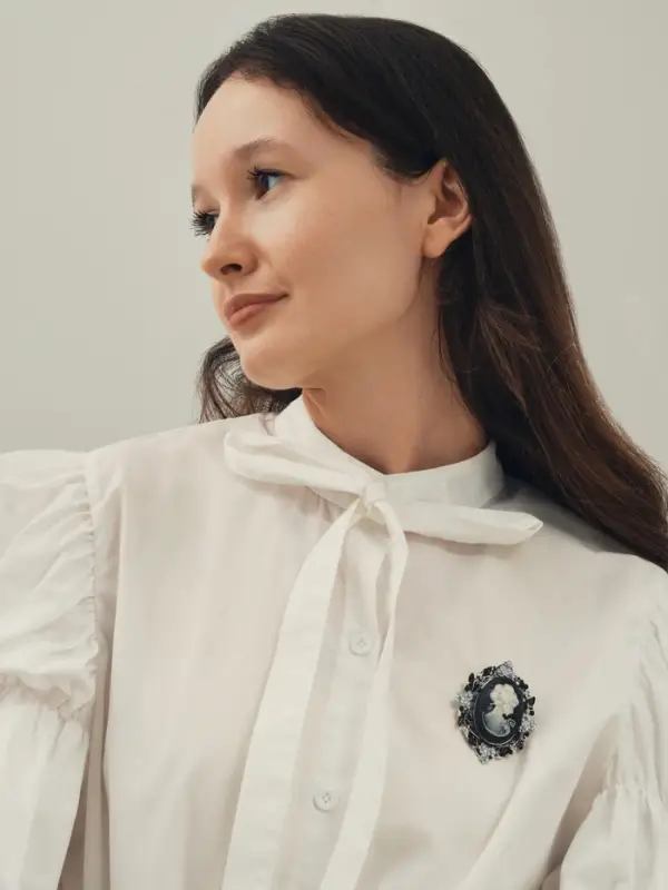 Брошь &laquo;Камея&raquo;, в цветах, чёрно-белая в чернёном серебре