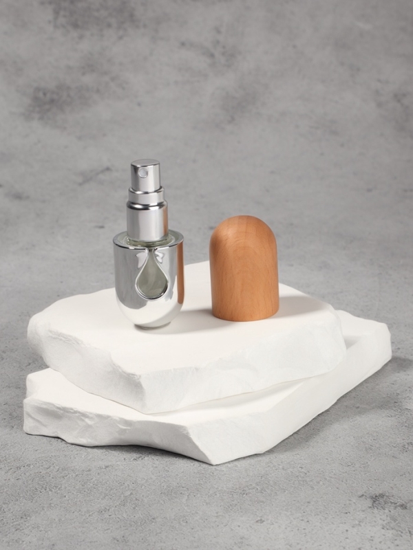 Флакон д/парфюма с распылителем 7мл d2,5*7см пластик дерево сер накл ОТ Флакон д/парфюма с распылителем 7мл d2,5*7см пластик дерево сер накл ОТ