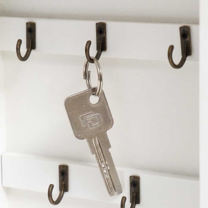 Ключница дерево Ключница дерево "Три сердечка" серая 6х19х25,5 см