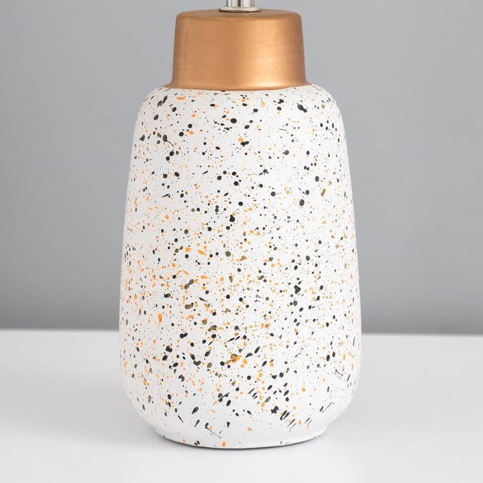 Лампа настольная Лампа настольная "Кианг" 1х40Вт Е14 белый/золото 22х22х38см