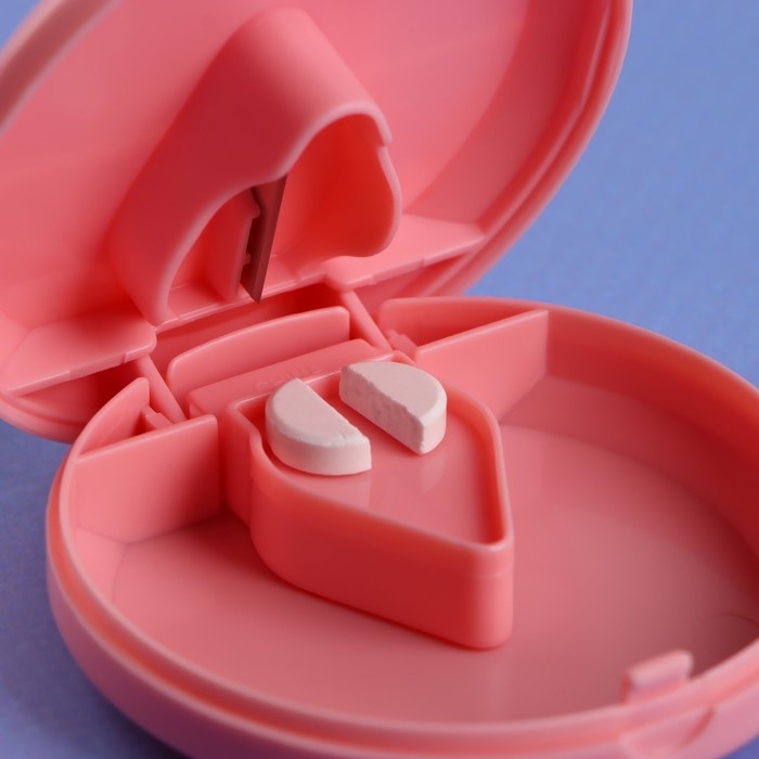 Таблетница с таблеторезкой, d = 7 × 2,3 см, 1 секция, цвет МИКС Таблетница с таблеторезкой, d = 7 × 2,3 см, 1 секция, цвет МИКС