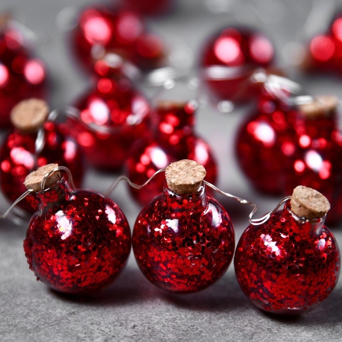 Гирлянда «Нить» 1.6 м с насадками «Шарики с красным конфетти», IP20, серебристая нить, 15 LED, батарейки ААх2 (нет в комплекте), свечение тёплое белое Гирлянда «Нить» 1.6 м с насадками «Шарики с красным конфетти», IP20, серебристая нить, 15 LED, батарейки ААх2 (нет в комплекте), свечение тёплое белое