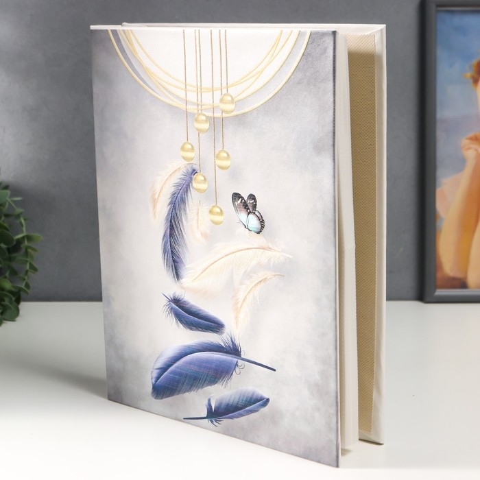 Фотоальбом на 100 фото 13х18 см Фотоальбом на 100 фото 13х18 см "Пёрышки в воздухе" в коробке 29,5х4х23 см