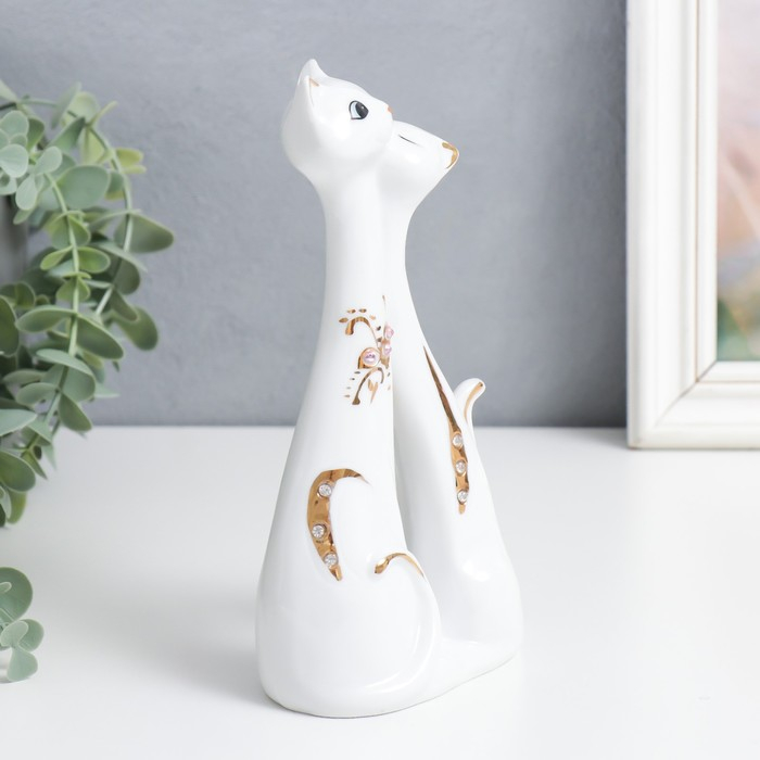 Сувенир керамика под фарфор Сувенир керамика под фарфор "2 киски любовь" 20х10х5,5 см, стразы