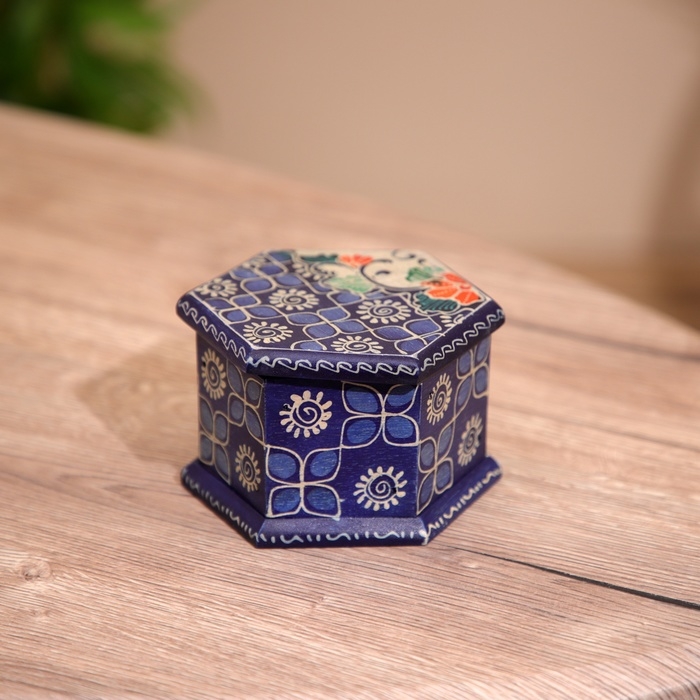Шкатулка деревянная, батик 10х11х7 см Шкатулка деревянная, батик 10х11х7 см
