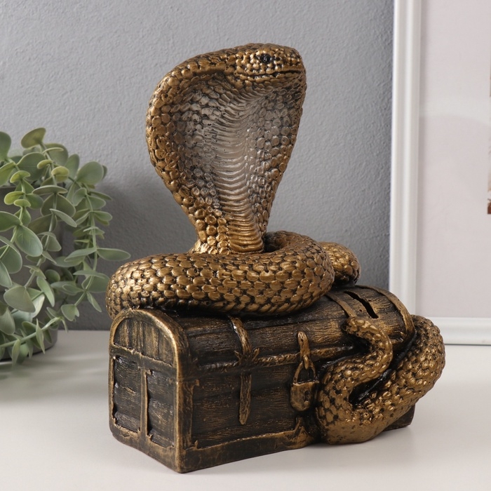 Копилка Копилка"КОБРА НА СУНДУКЕ "  20 х 17 х 12 см.