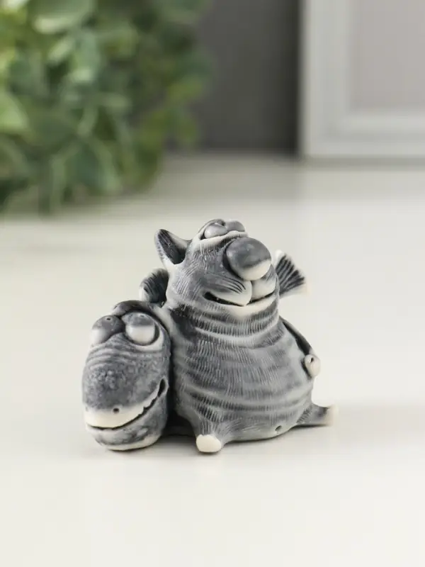 Сувенир Сувенир "Кот с большой рыбиной" 4,8 см