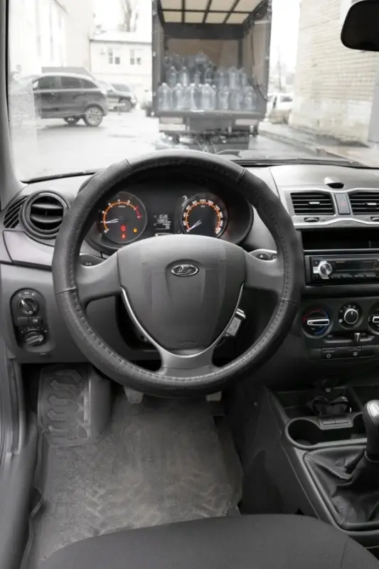 Оплетка на руль (нат. кожа) AVS GL-940M-B (размер M, черный) - Серия "Classic"