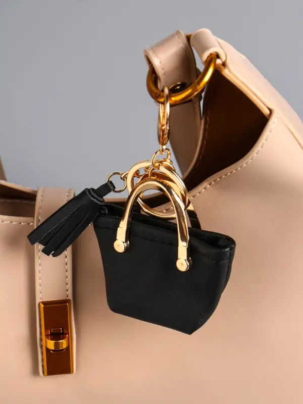 Брелок кожзам с карабином, с кистью Брелок кожзам с карабином, с кистью "Сумка тоут" чёрная 6,5х3х7 см