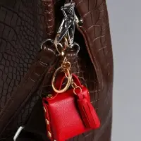 Брелок кожзам с карабином, с кистью "Сумочка. Сова" бордо 5,2х2,5х6 см Брелок кожзам с карабином, с кистью "Сумочка. Сова" бордо 5,2х2,5х6 см