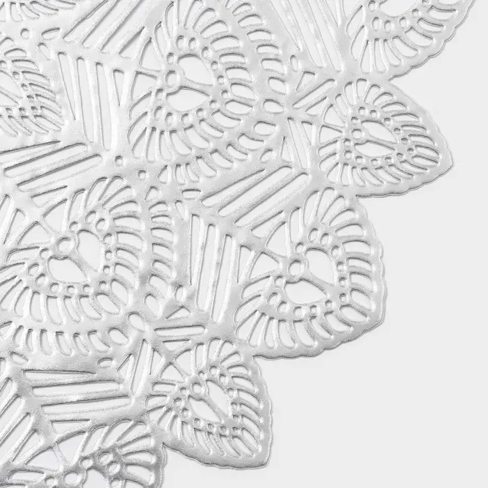 Салфетки сервировочные на стол Доляна &laquo;Цунами&raquo;, d=38 см, 4 шт., серебряные