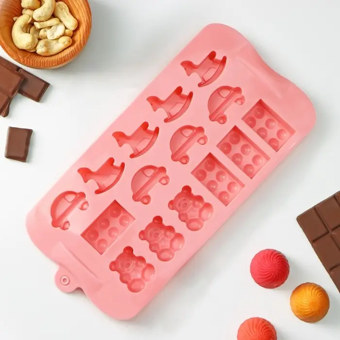 Форма для конфет и шоколада Доляна &laquo;Детские игрушки&raquo;, силикон, 21&times;11 см, 15 ячеек (3.5&times;2 см), МИКС