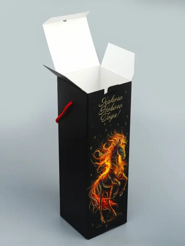 Подарочная новогодняя коробка под шампанское «Огненная» с веревочной ручкой 11×11×37 см Подарочная новогодняя коробка под шампанское «Огненная» с веревочной ручкой 11×11×37 см