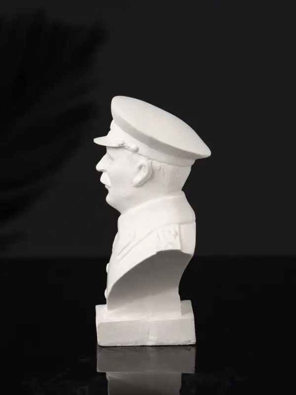 Бюст И.В. Сталин, 10х7х5 см, натуральный, гипс Бюст И.В. Сталин, 10х7х5 см, натуральный, гипс