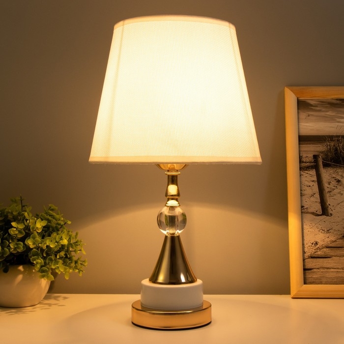 Настольная лампа Настольная лампа "Марфа" Е27 40Вт бело-золотой 22х22х40 см RISALUX