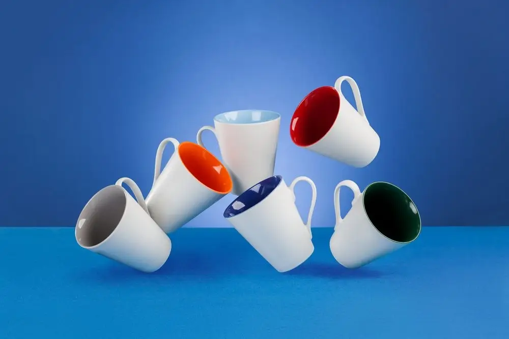 Кружка New Bell матовая, белая с оранжевым Кружка New Bell матовая, белая с оранжевым