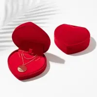 Футляр под набор украшений &laquo;Сердце&raquo;, бархатный, 9&times;8.5 см, красный