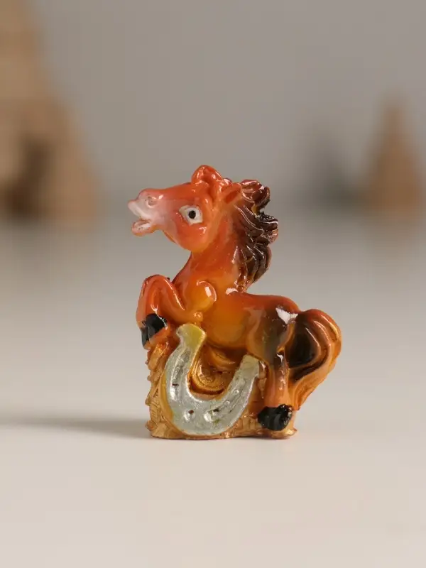 Сувенир полистоун Сувенир полистоун "Коняшка с монетами и подковой" МИКС 4х1,8х4,3 см