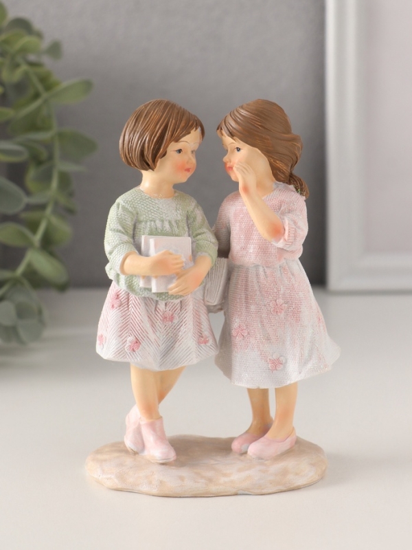 Сувенир полистоун Сувенир полистоун "Малышки-подружки" розово-зелёный 8,5х5х12,5 см